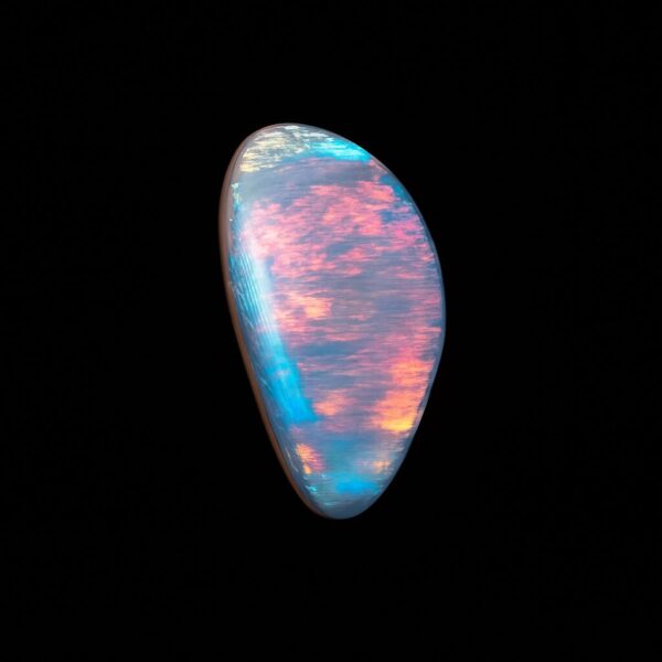 Image is of a mintabie Doublet with rainbow hues